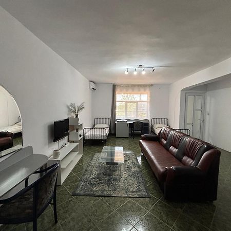 Hypnotic Villa Piteşti Esterno foto