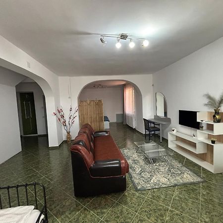 Hypnotic Villa Piteşti Esterno foto