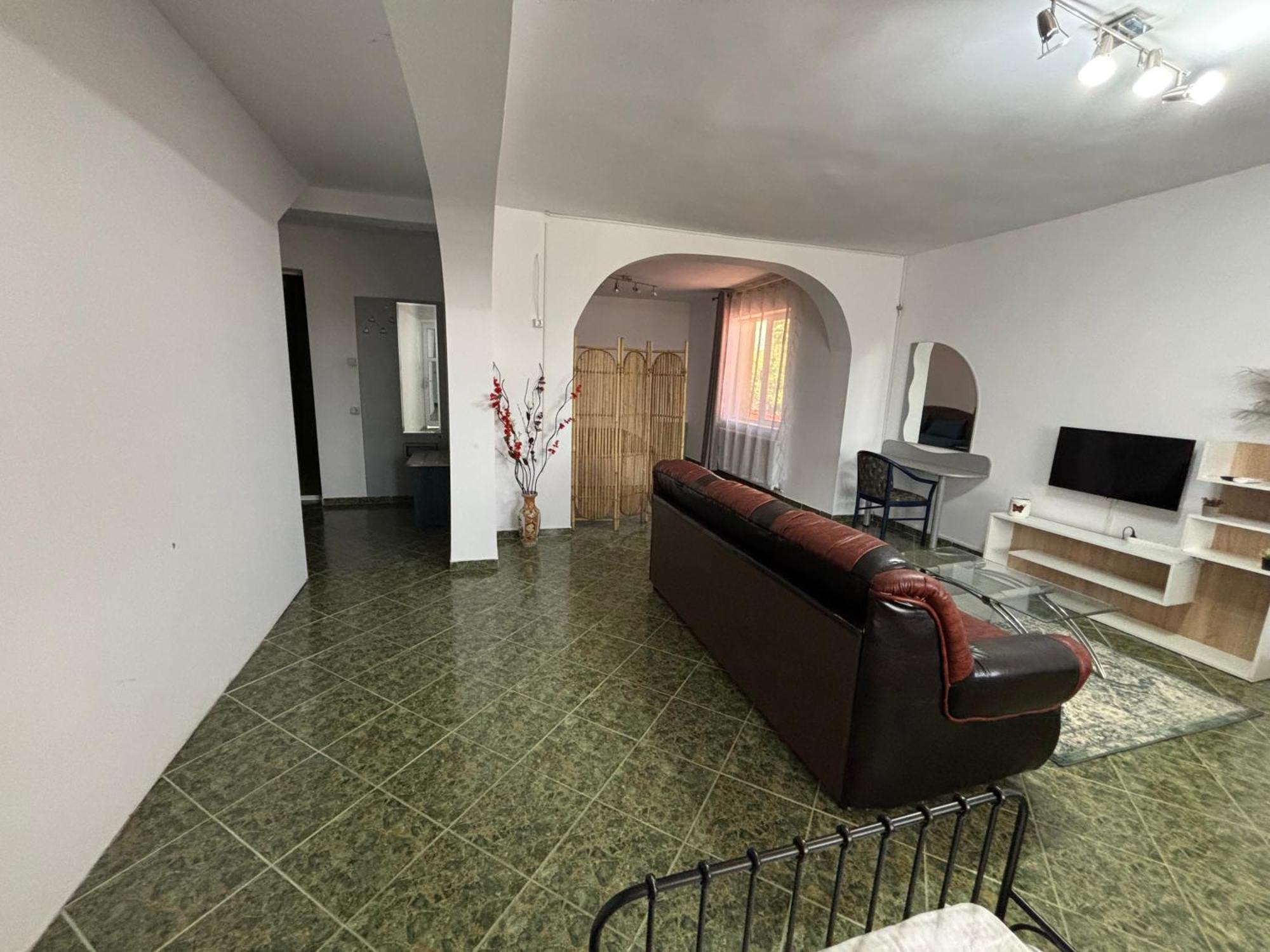 Hypnotic Villa Piteşti Esterno foto